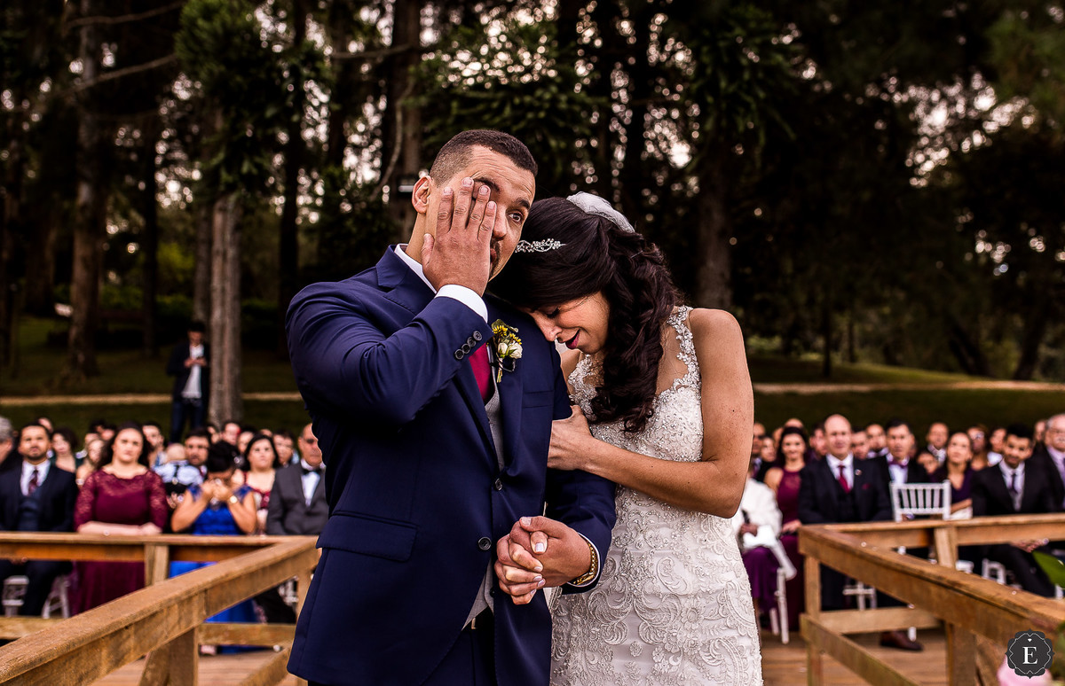 noivos choram em casamento emocionante ao ar livre em curitiba pr