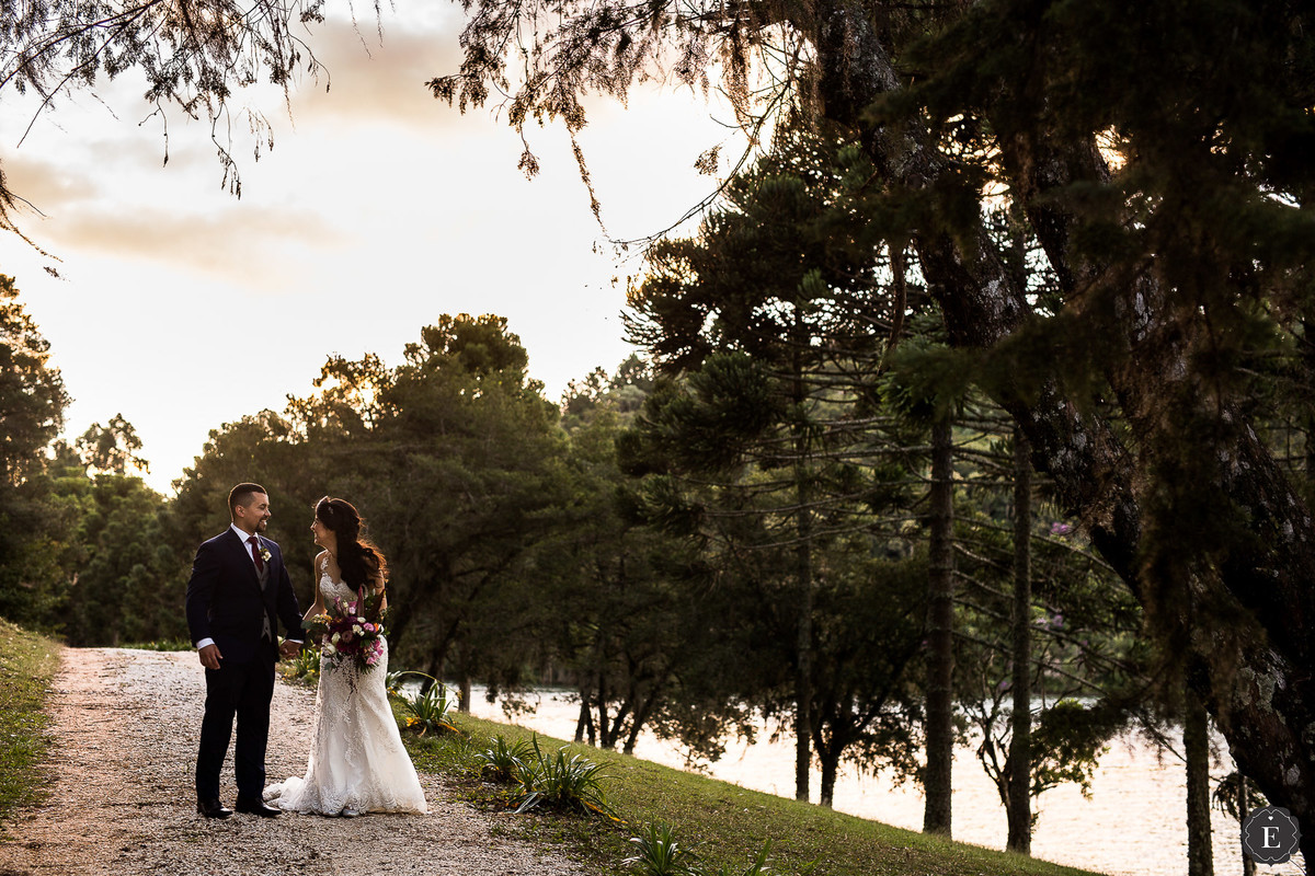 fotografia dos noivos em casamento no paraná