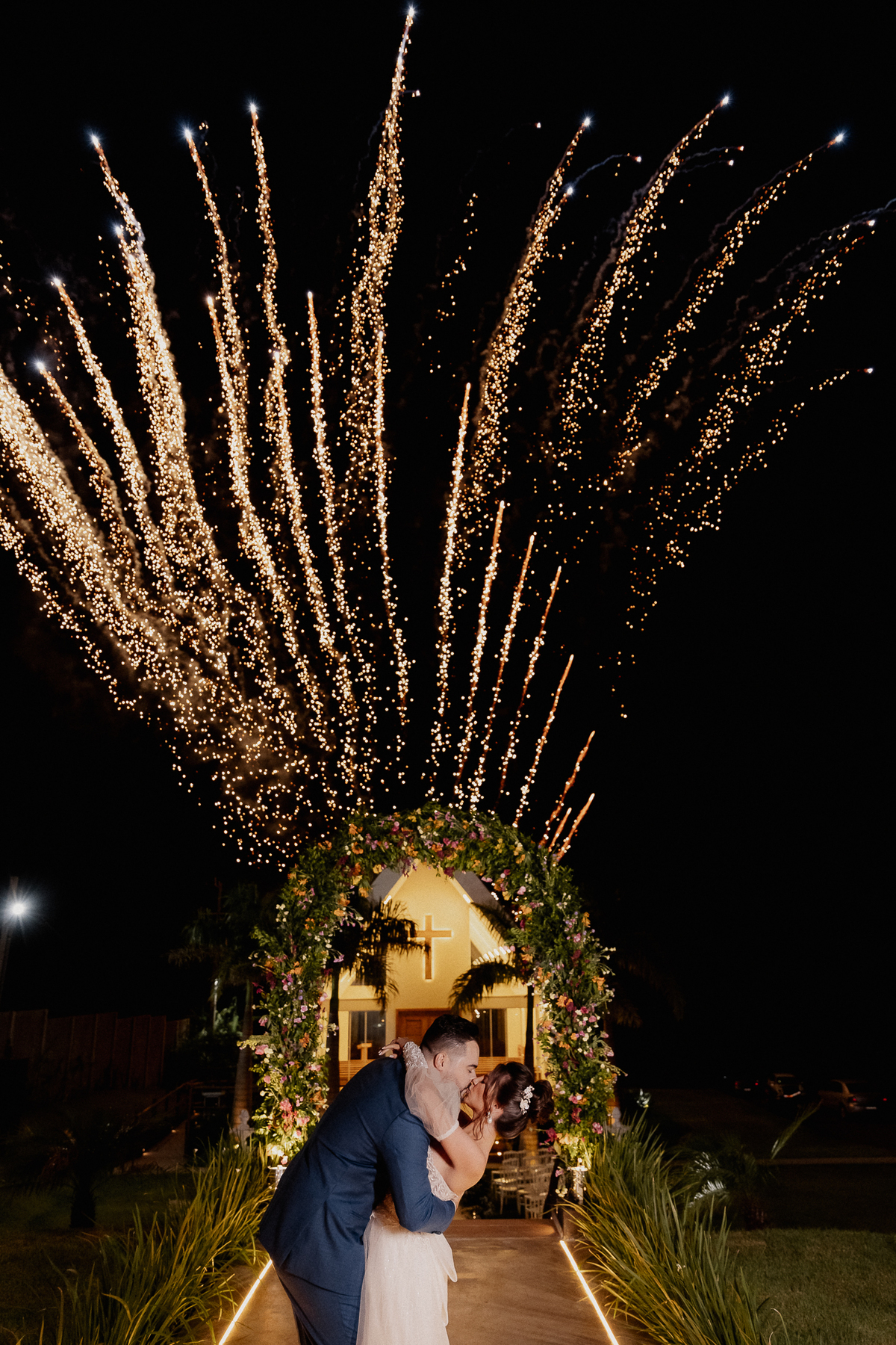 Recepção com fogos de artificio no casamento