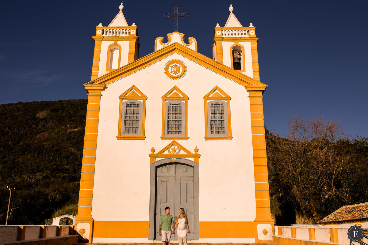 casal em fotos criativas de gestante em ribeirão da ilha