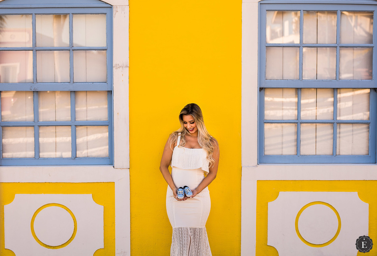 gestante feliz em fotos de gravida em Florianópolis sc