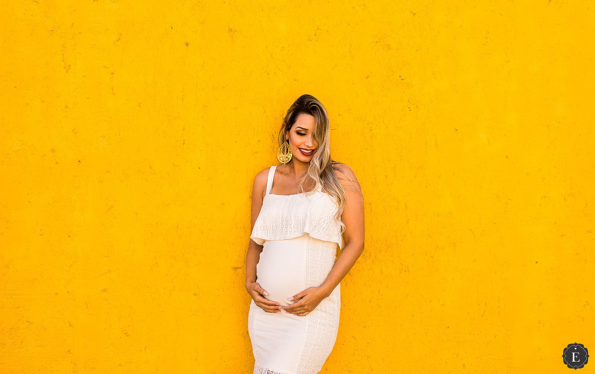 linda gestante em ensaio de fotos colorido e criativo em santa caratina