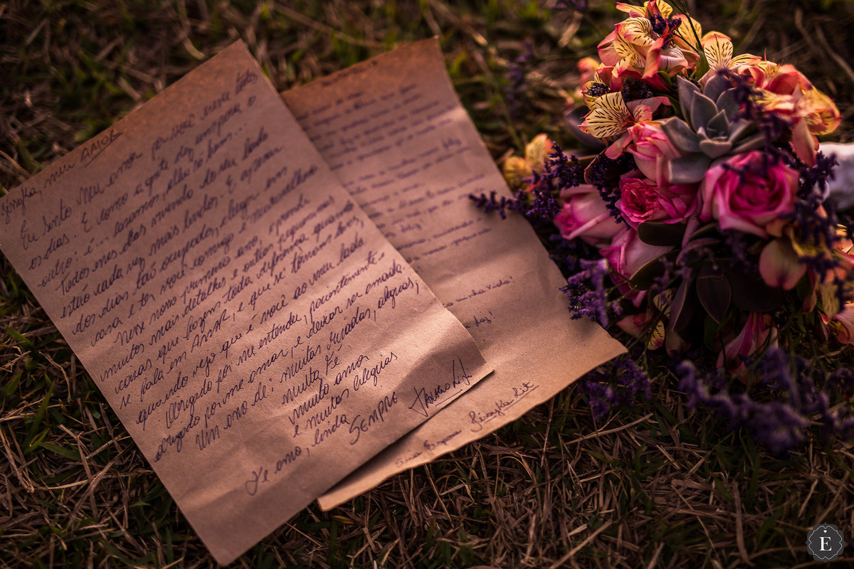 votos dos noivos e buque da noiva para celebração de casamento elopement