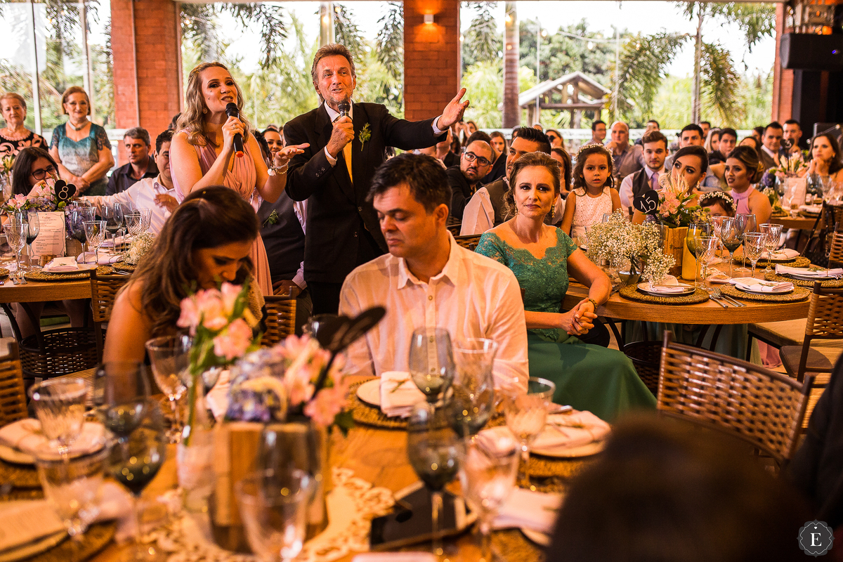 pai e irma da noiva cantando no casamento de dia em maringa