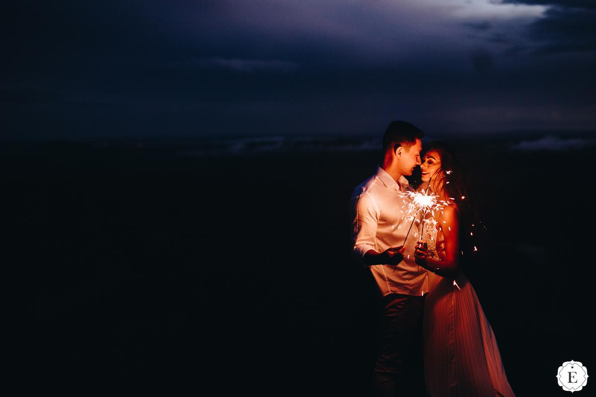 ensaio pre wedding de casal com sparkles no parana