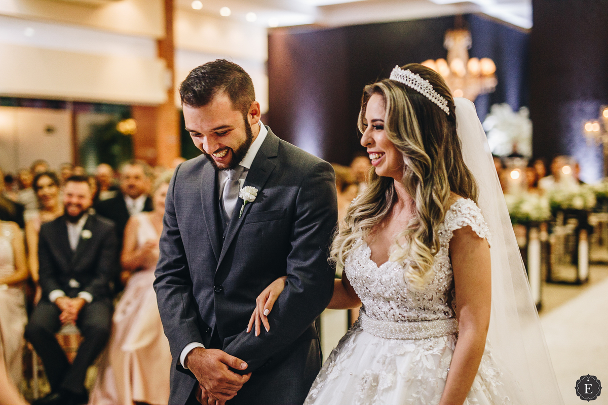 noivos alegres em casamento divertido em cianorte parana