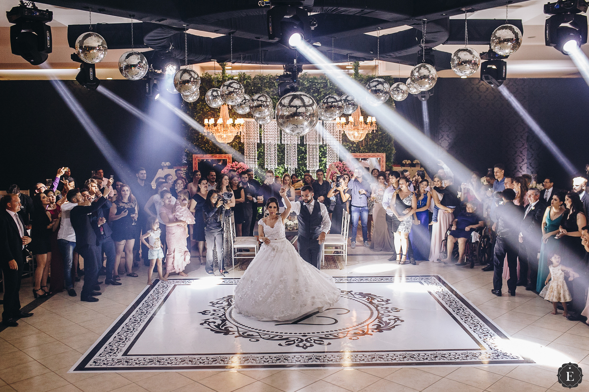 dança os noivos no casamento no vila do farol em cianorte pr