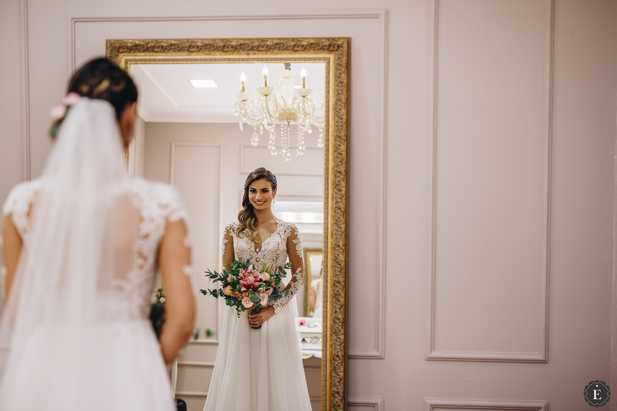 linda noiva com vestido boho chic para se casar ao ar livre no eden garden em maringa