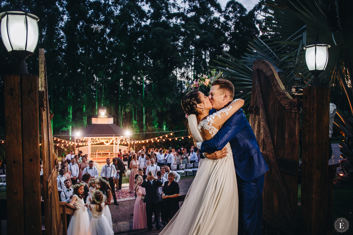 luzinhas na decoração do casamento no eden garden em maringa