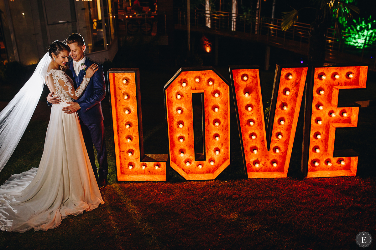 love gigante na decoração do casamento boho chic no eden garden