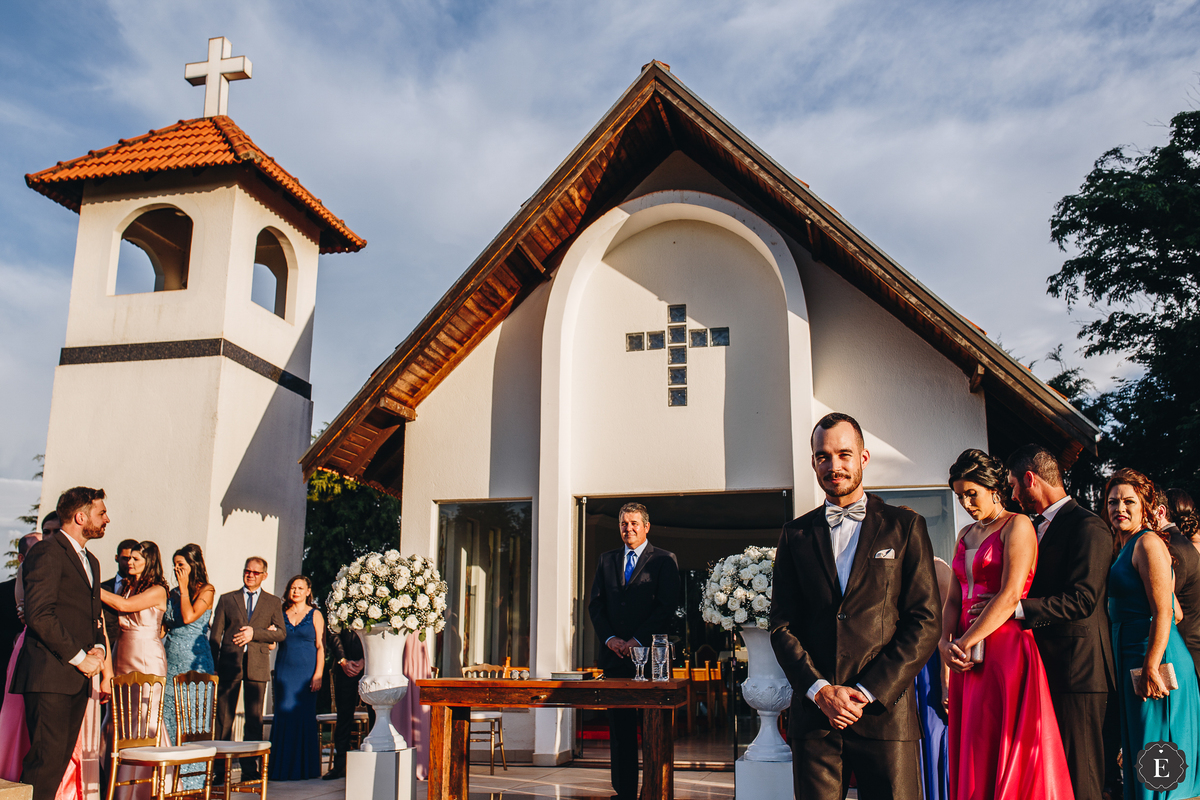 lindo casamento no estilo boho com capela ao ar livre