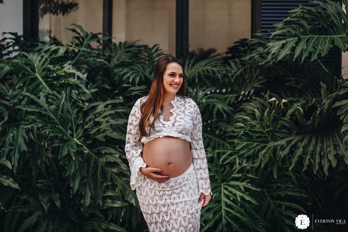 ideias criativas para fotos de gestante com a mão na barriga