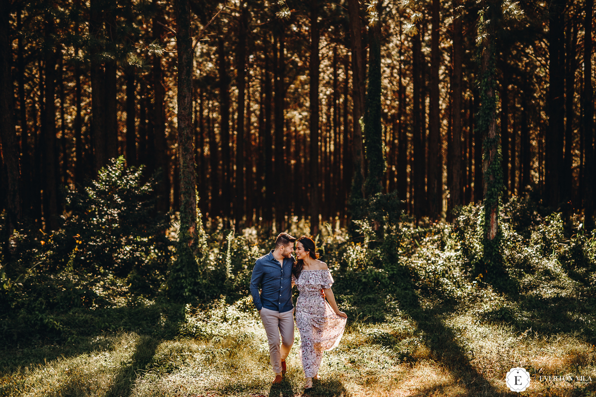 ensaio pré wedding feito em floresta linda em Mauá da Serra