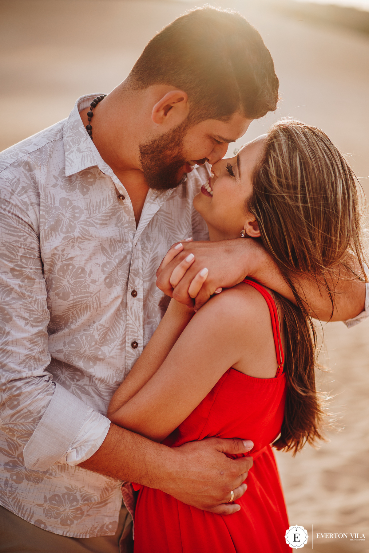 inspirações de fotos românticas para seu ensaio pré wedding na praia no Brasil