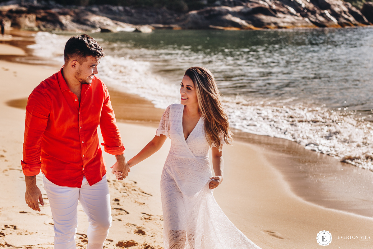 ensaio pré wedding lindo e divertido em praia do estaleiro - BC