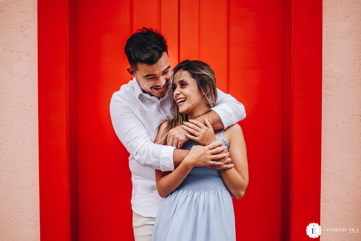 lindas inspirações para fotos abraçados para seu ensaio de casal