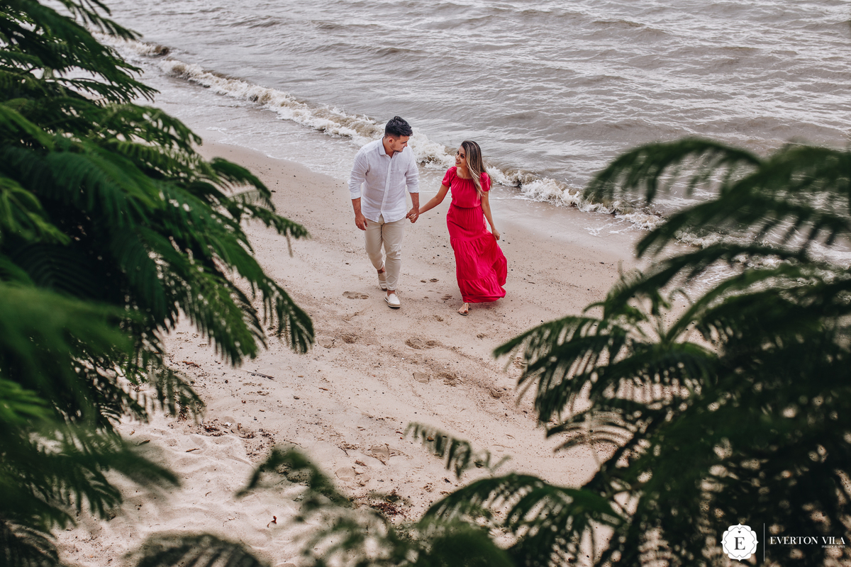 linda noiva usando vestido pink em ensaio pré wedding