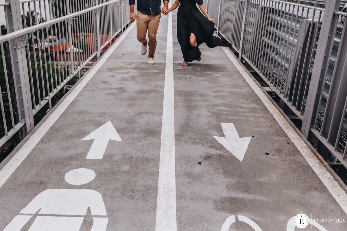 fotos criativas para seu pré wedding em ponte hercílio luz em santa catarina