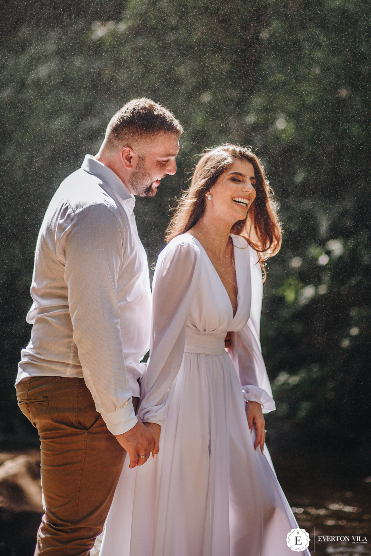 casal feliz em cachoeira chicão 2 no paraná