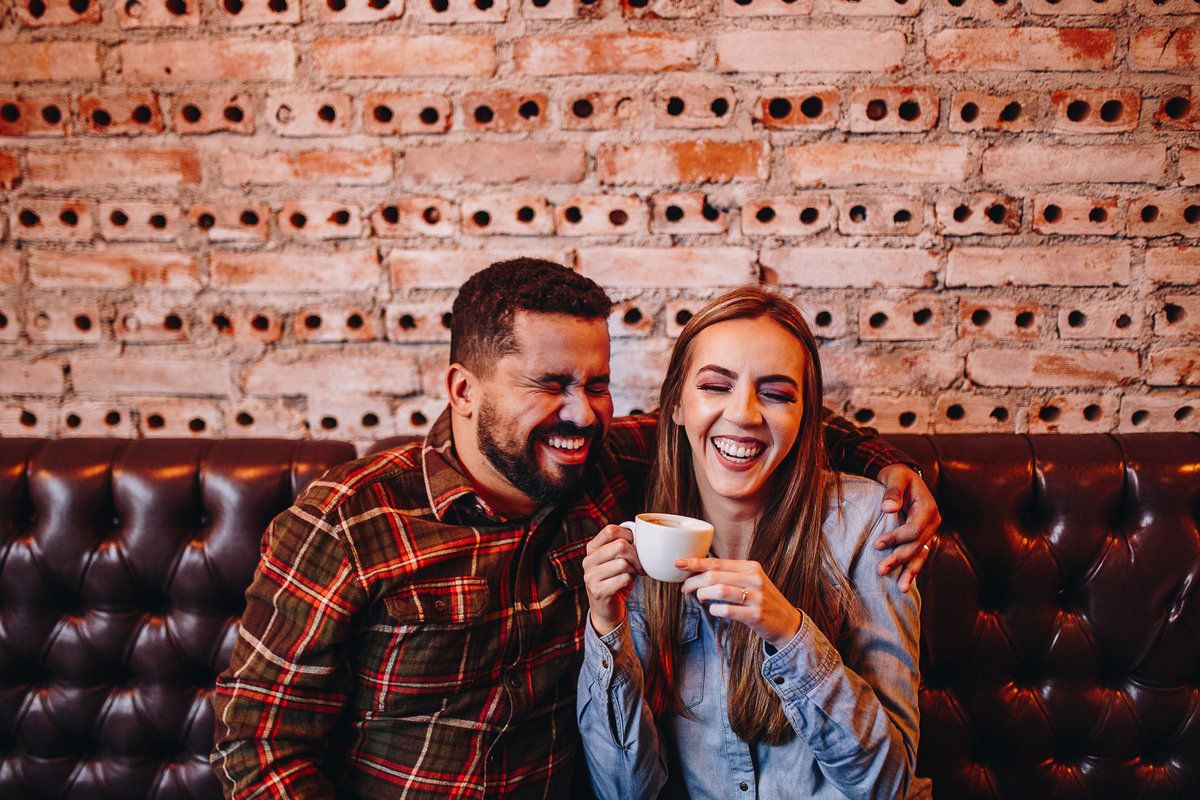 fotos espontâneas para seu ensaio de casal