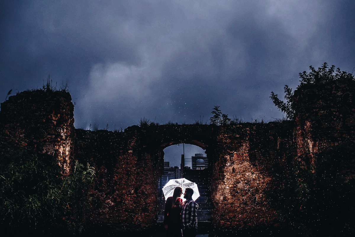 ensaio de casal na chuva de tirar o fôlego em curitiba