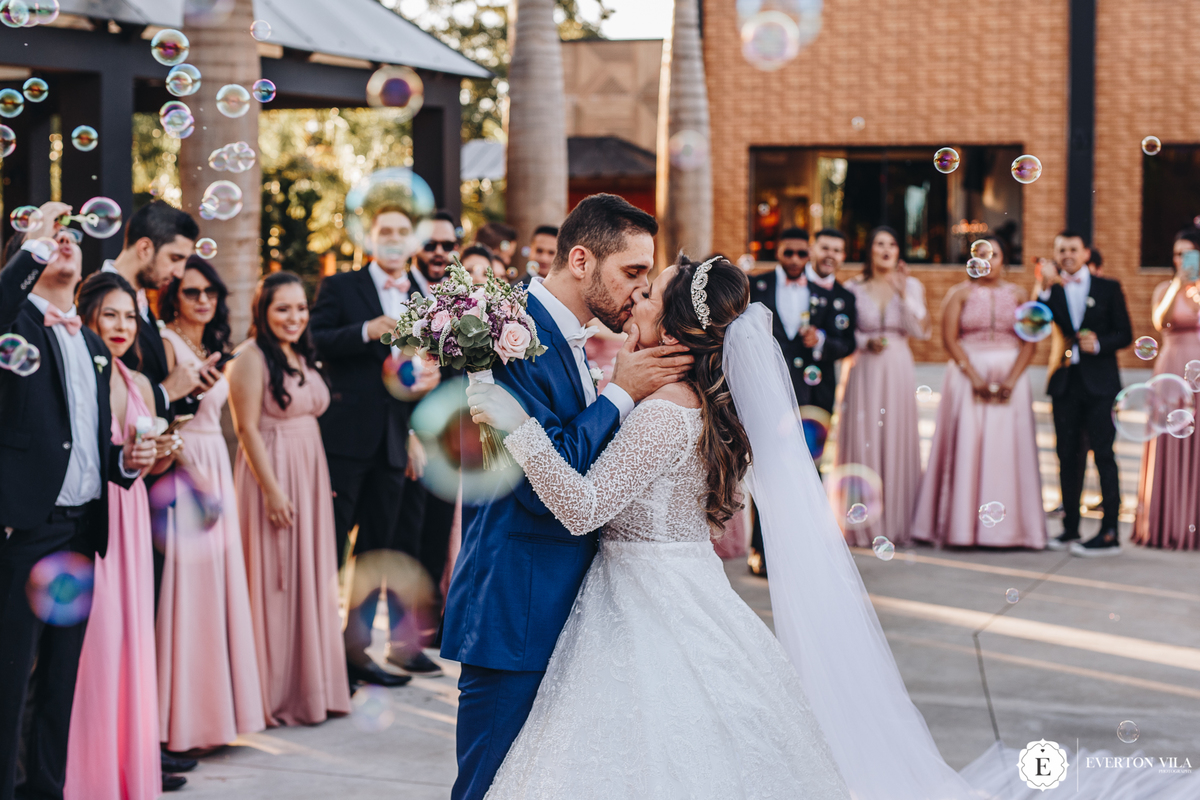 inspirações de fotos com bolinhas de sabão em casamento
