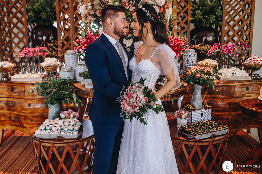 lindo casal em decoração boho chic em cianorte