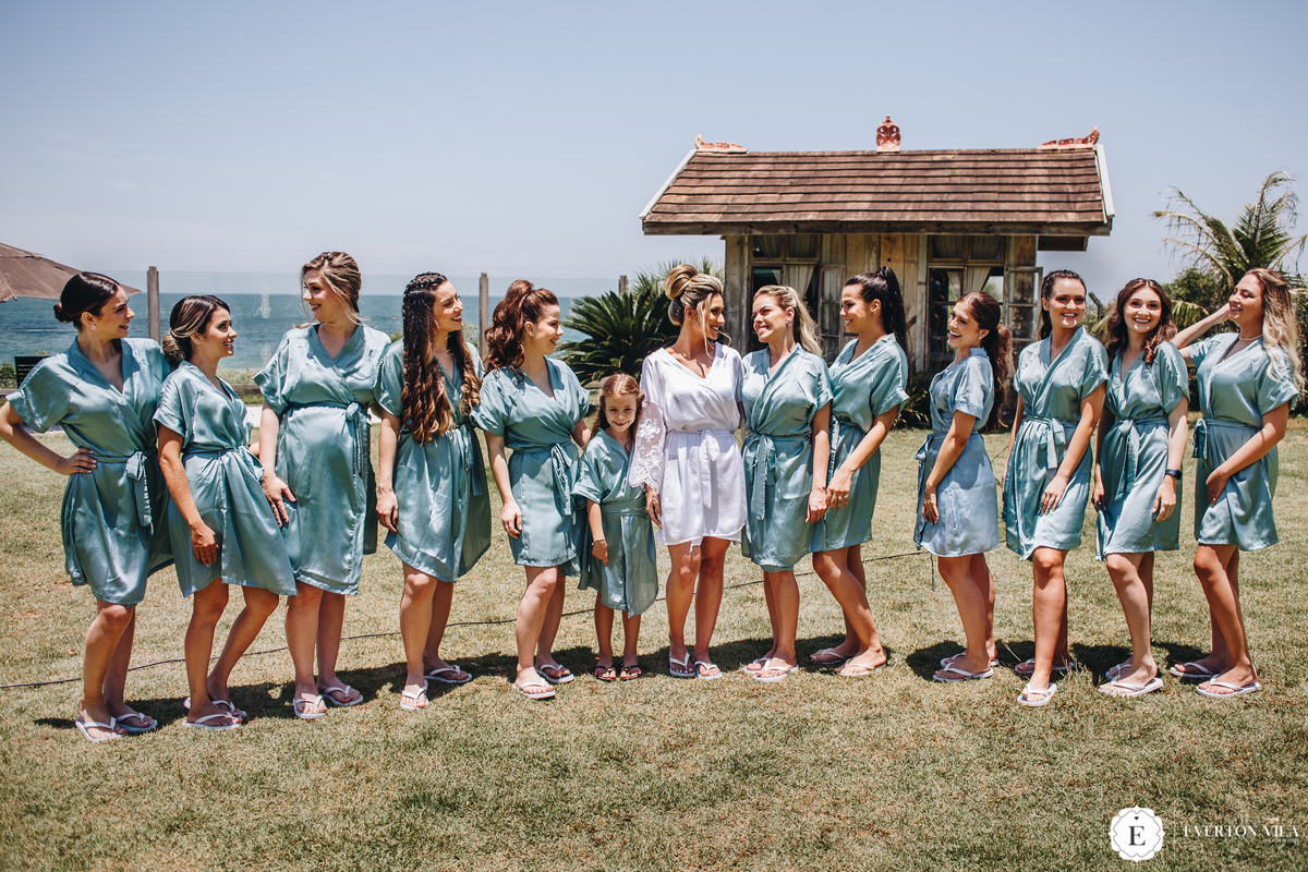 Madrinhas no Making Off da Noiva de Robe Azul Tiffany