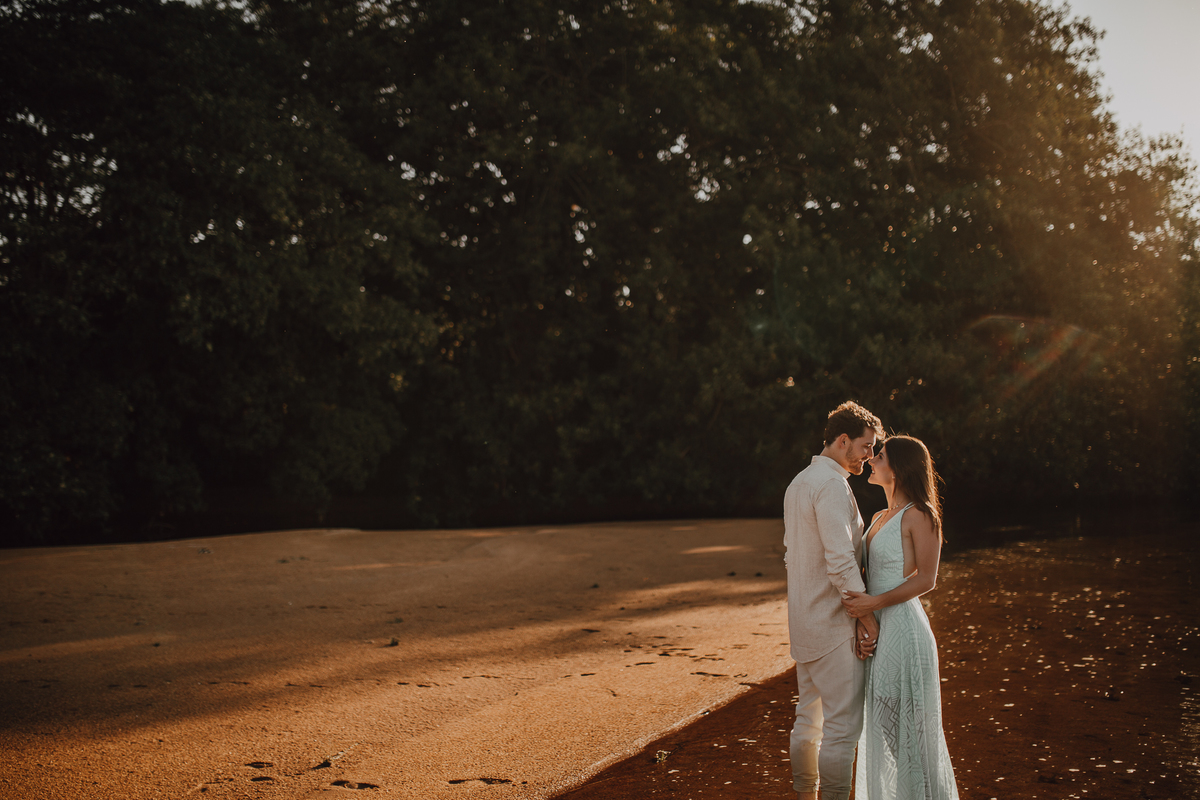 Casal em Ensaio Pré Wedding em Prainha Local