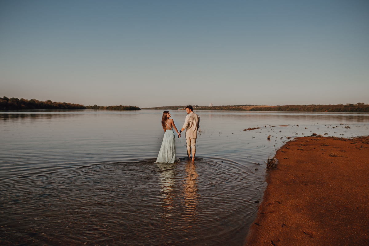 Casal em Ensaio Pré Wedding em Prainha Local