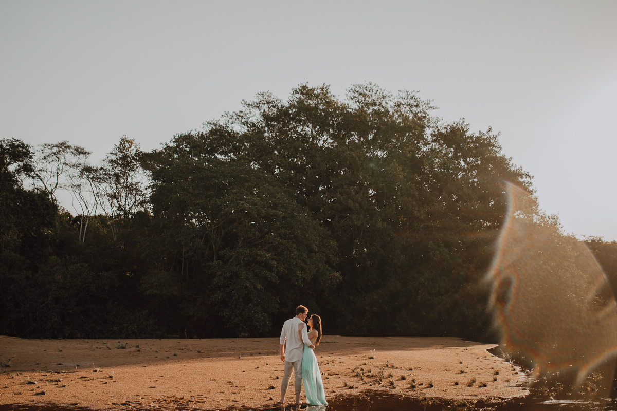 Casal em Ensaio Pré Wedding em Prainha Local