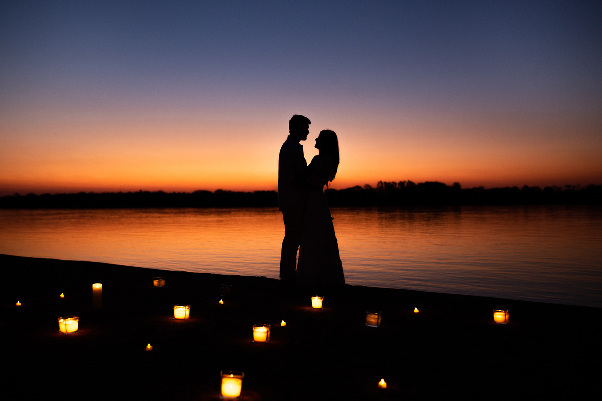 Inspiração de Ensaio Casal no Por do Sol com Velas