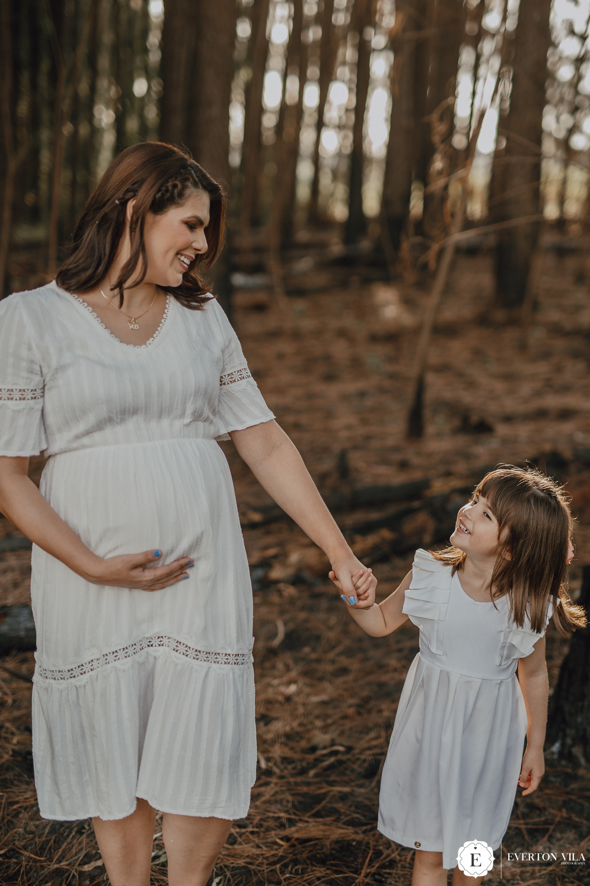 Mãe e filha em ensaio de fotos
