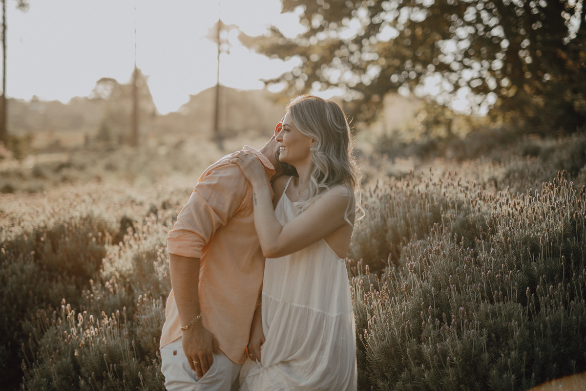 Inspiração de ensaio no campo de lavanda próximo a Curitiba - PR