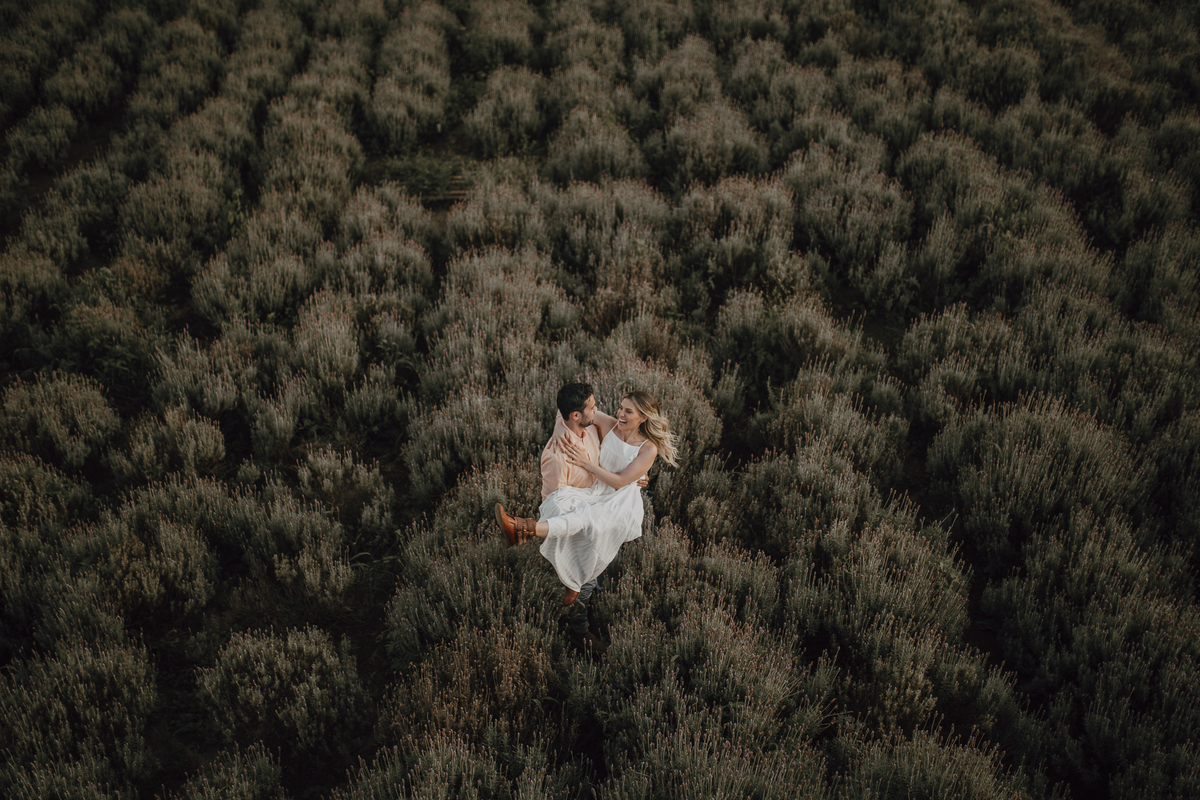 Inspiração de ensaio casal no lavandario em Palmeira - PR
