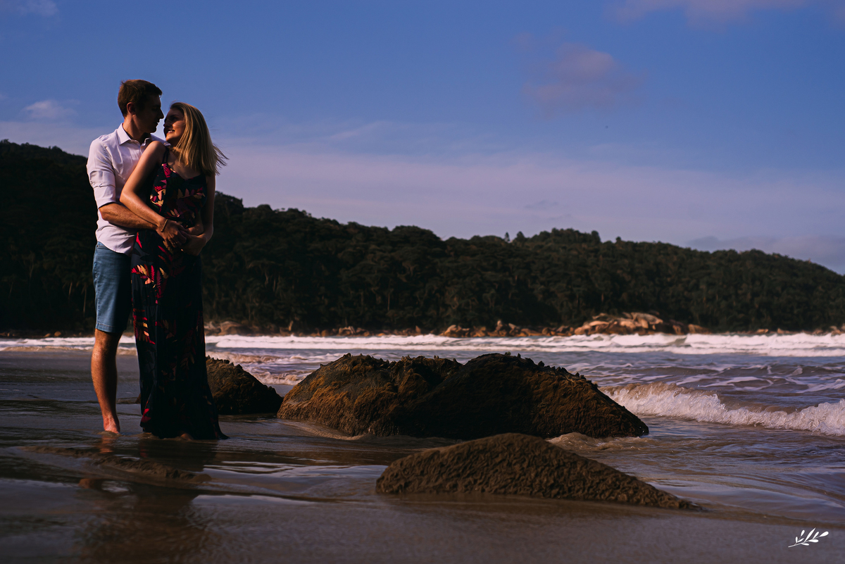 Ensaio casal; ensaio na praia; ensaio casal externo; praia sissial; pré casamento; pre wedding.