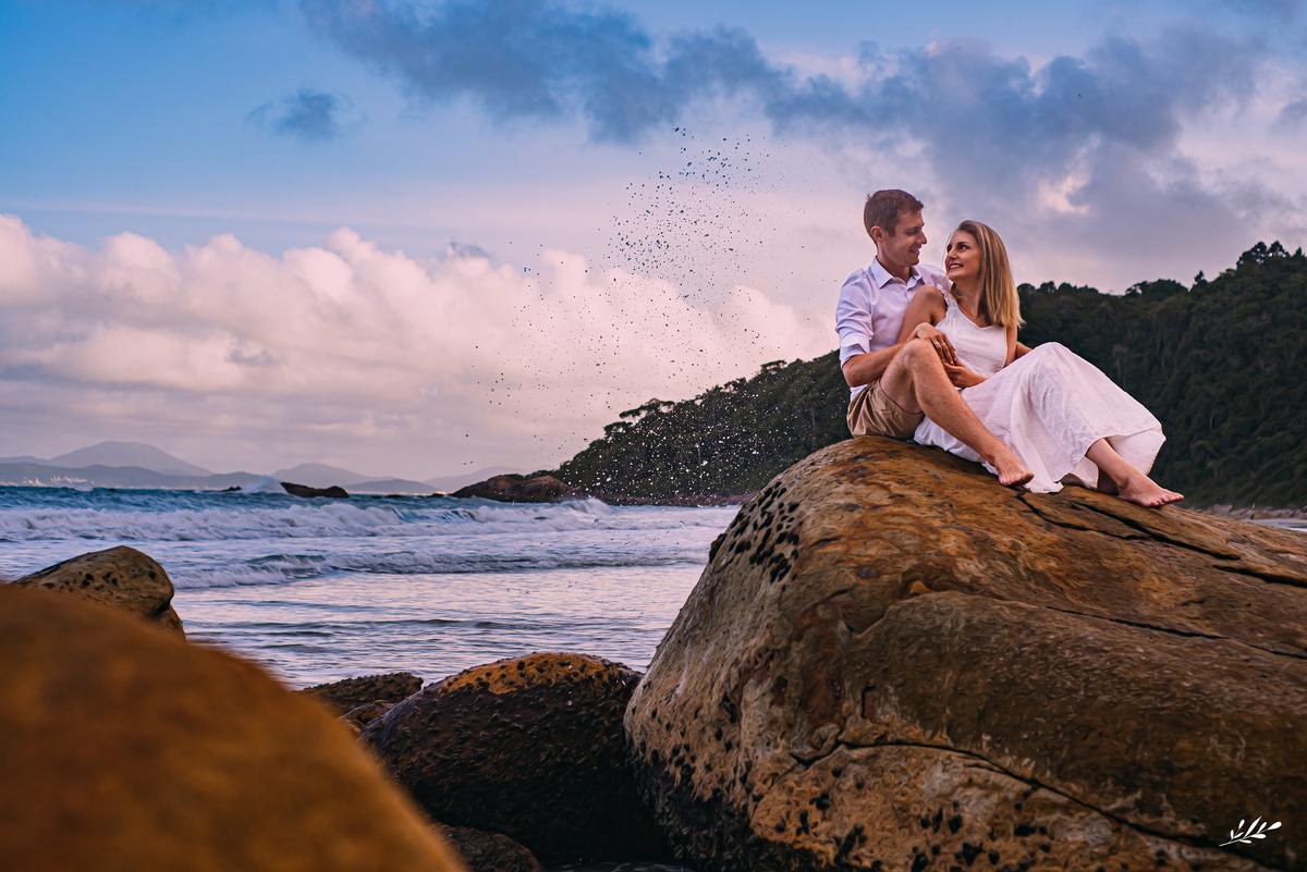 Ensaio casal; ensaio na praia; ensaio casal externo; praia sissial; pré casamento; pre wedding.