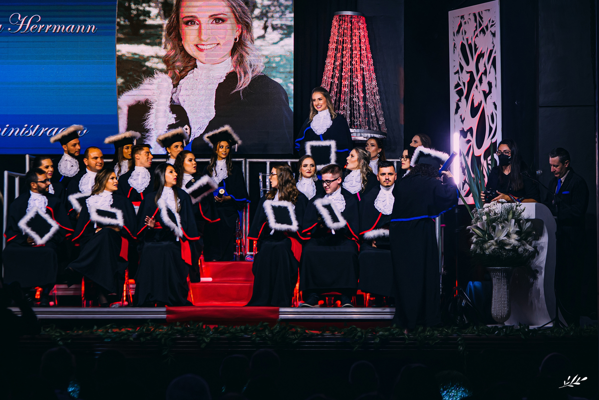 Formatura; formatura festa; graduação; administração; ucs.