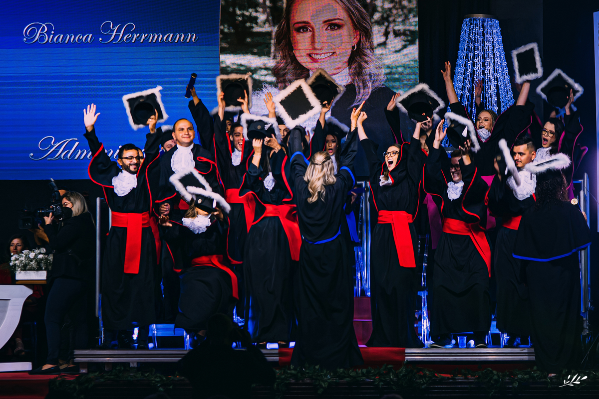 Formatura; formatura festa; graduação; administração; ucs.