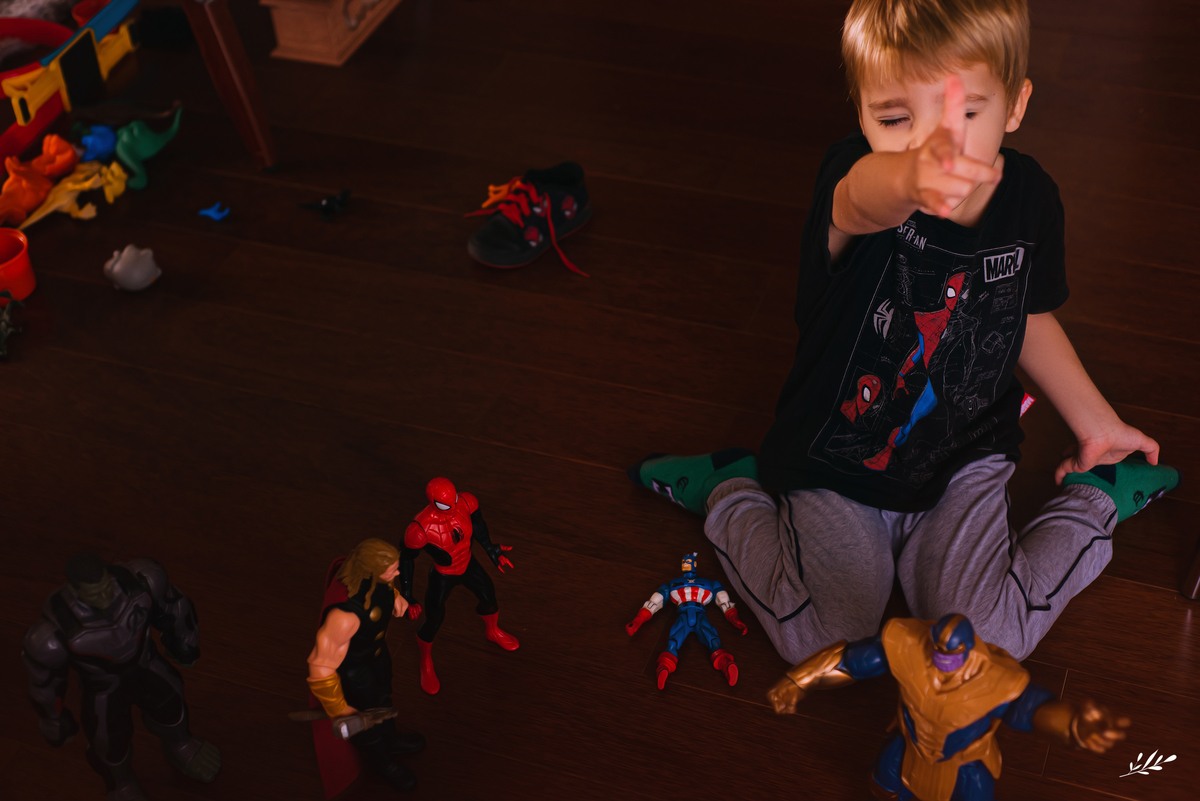 ensaio infantil; ensaio menino; ensaio 4 anos; ensaio em casa; ensaio homem aranha.