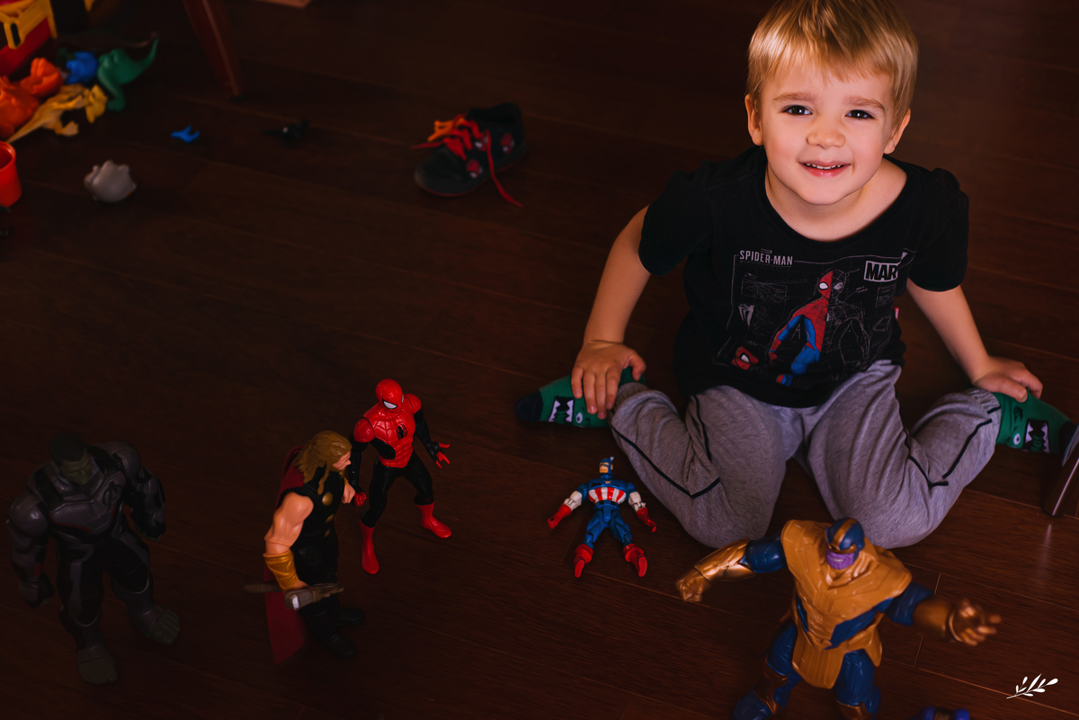 ensaio infantil; ensaio menino; ensaio 4 anos; ensaio em casa; ensaio homem aranha.