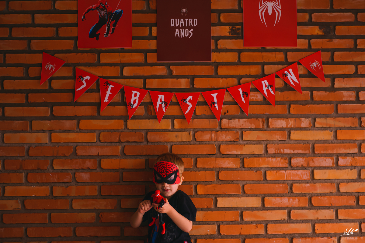 ensaio infantil; ensaio menino; ensaio 4 anos; ensaio em casa; ensaio homem aranha.