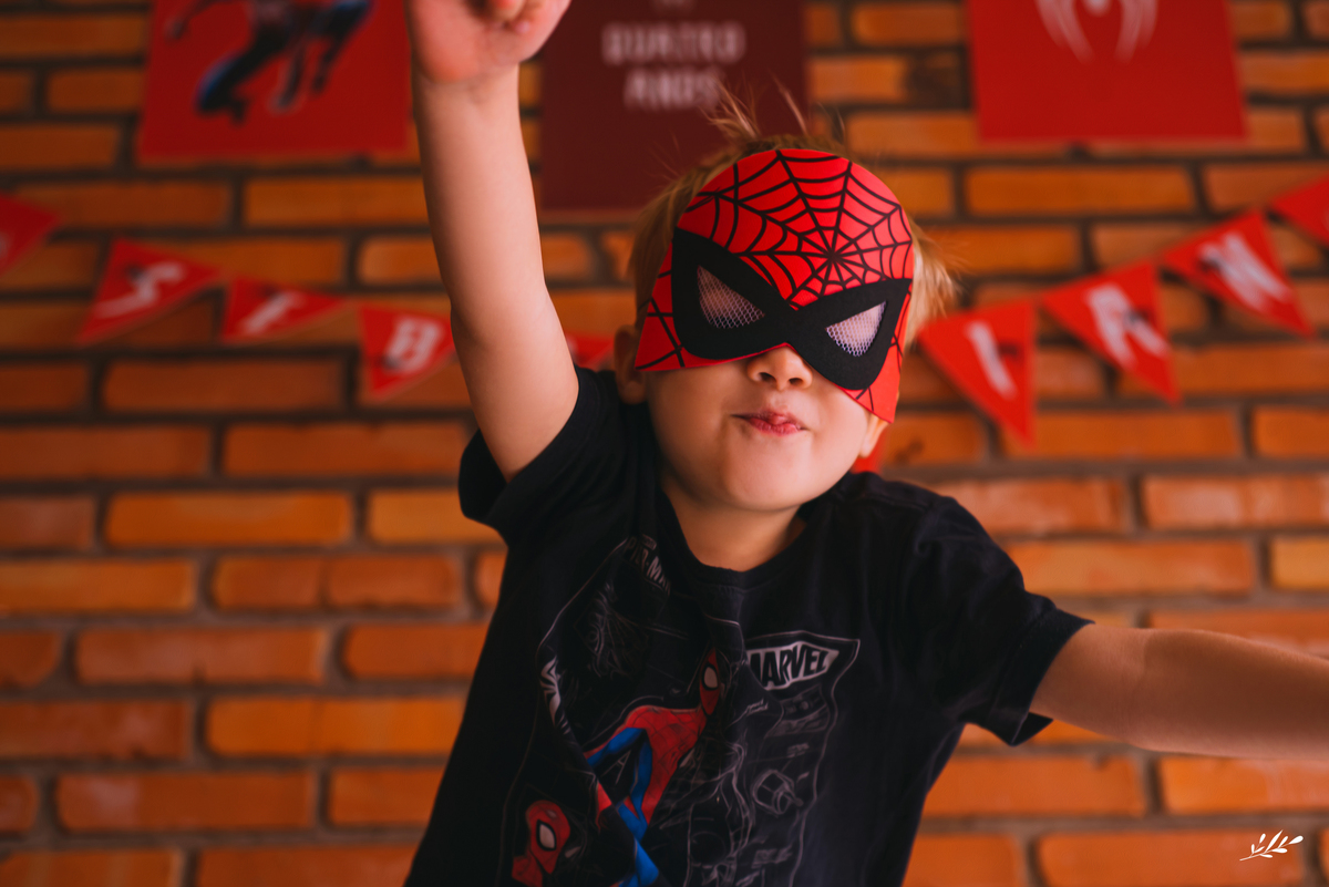 ensaio infantil; ensaio menino; ensaio 4 anos; ensaio em casa; ensaio homem aranha.