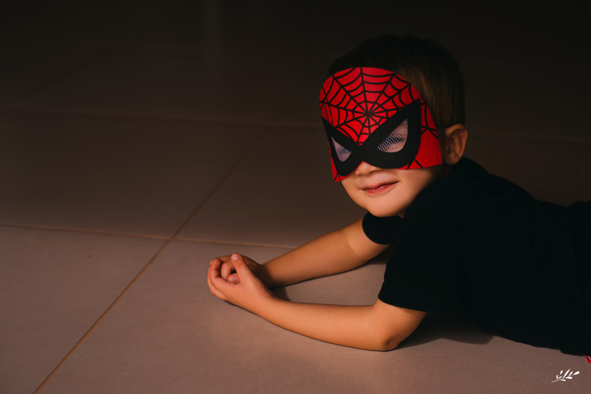 ensaio infantil; ensaio menino; ensaio 4 anos; ensaio em casa; ensaio homem aranha.
