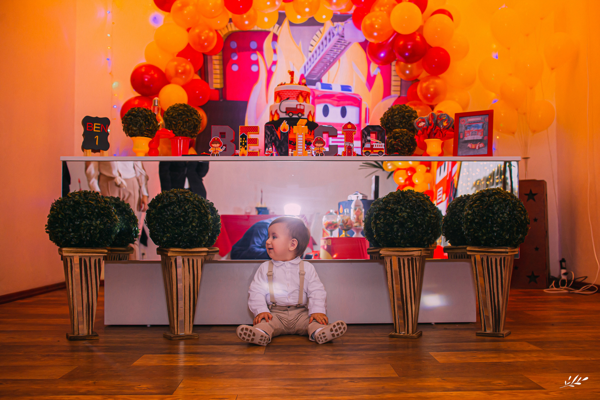 aniversário infantil; aniversário menino; aniversário um ano; aniversário um aninho; primeiro aninho; festa bombeiro; tema bombeiro.