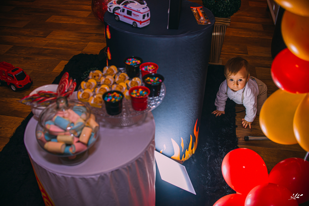 aniversário infantil; aniversário menino; aniversário um ano; aniversário um aninho; primeiro aninho; festa bombeiro; tema bombeiro.