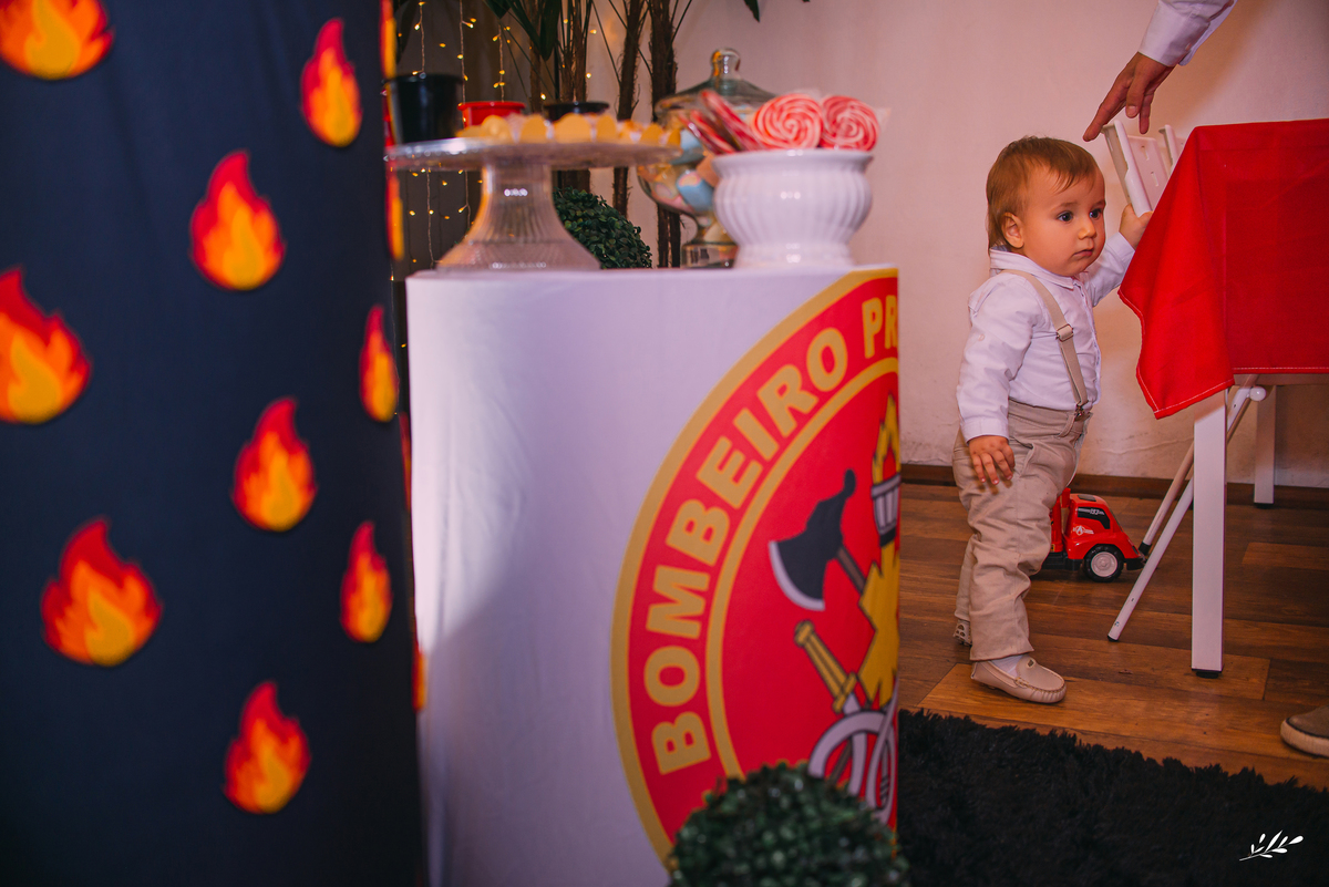 aniversário infantil; aniversário menino; aniversário um ano; aniversário um aninho; primeiro aninho; festa bombeiro; tema bombeiro.