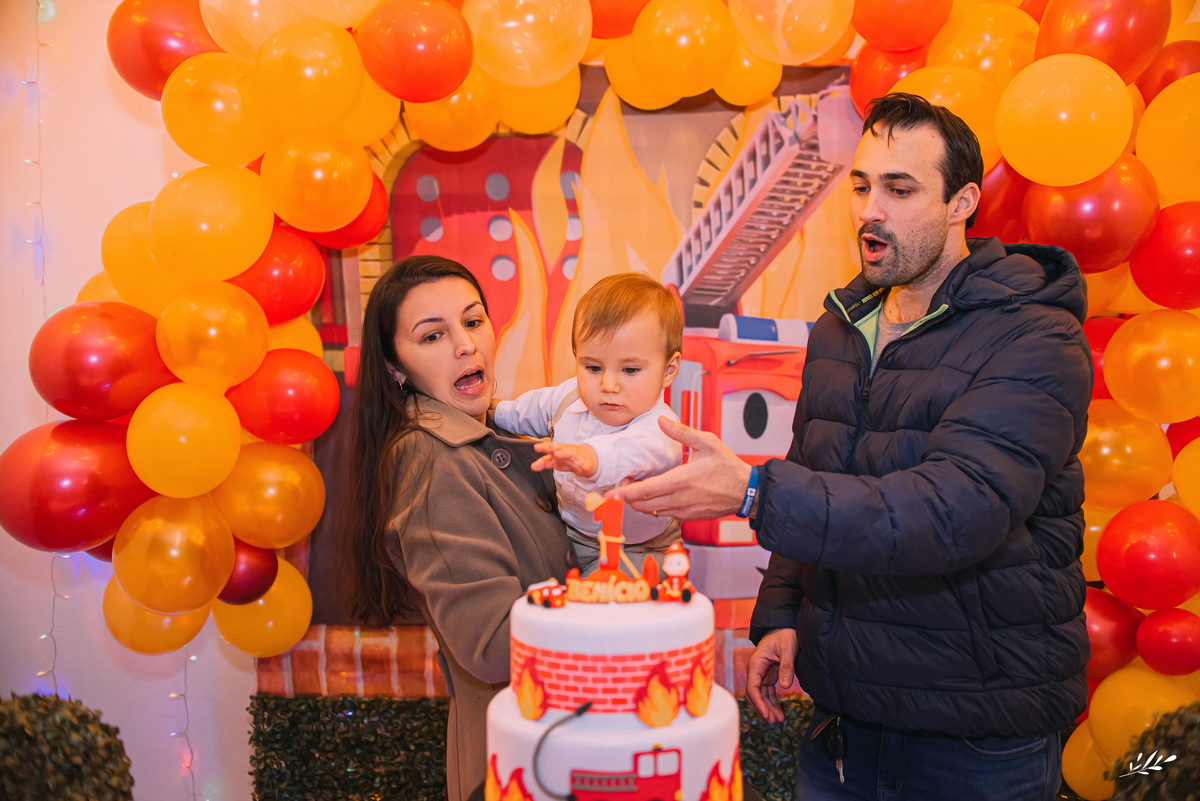 aniversário infantil; aniversário menino; aniversário um ano; aniversário um aninho; primeiro aninho; festa bombeiro; tema bombeiro.