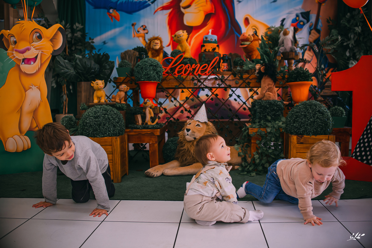 Aniversário infantil; aniversário rei leão; primeiro aninho; aniversário menino; casa de festas brincalhão canoas; canoas rs