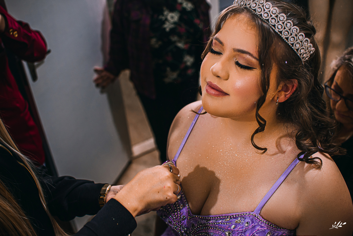 15 anos; aniversário 15 anos; debutante; vestido roxo.